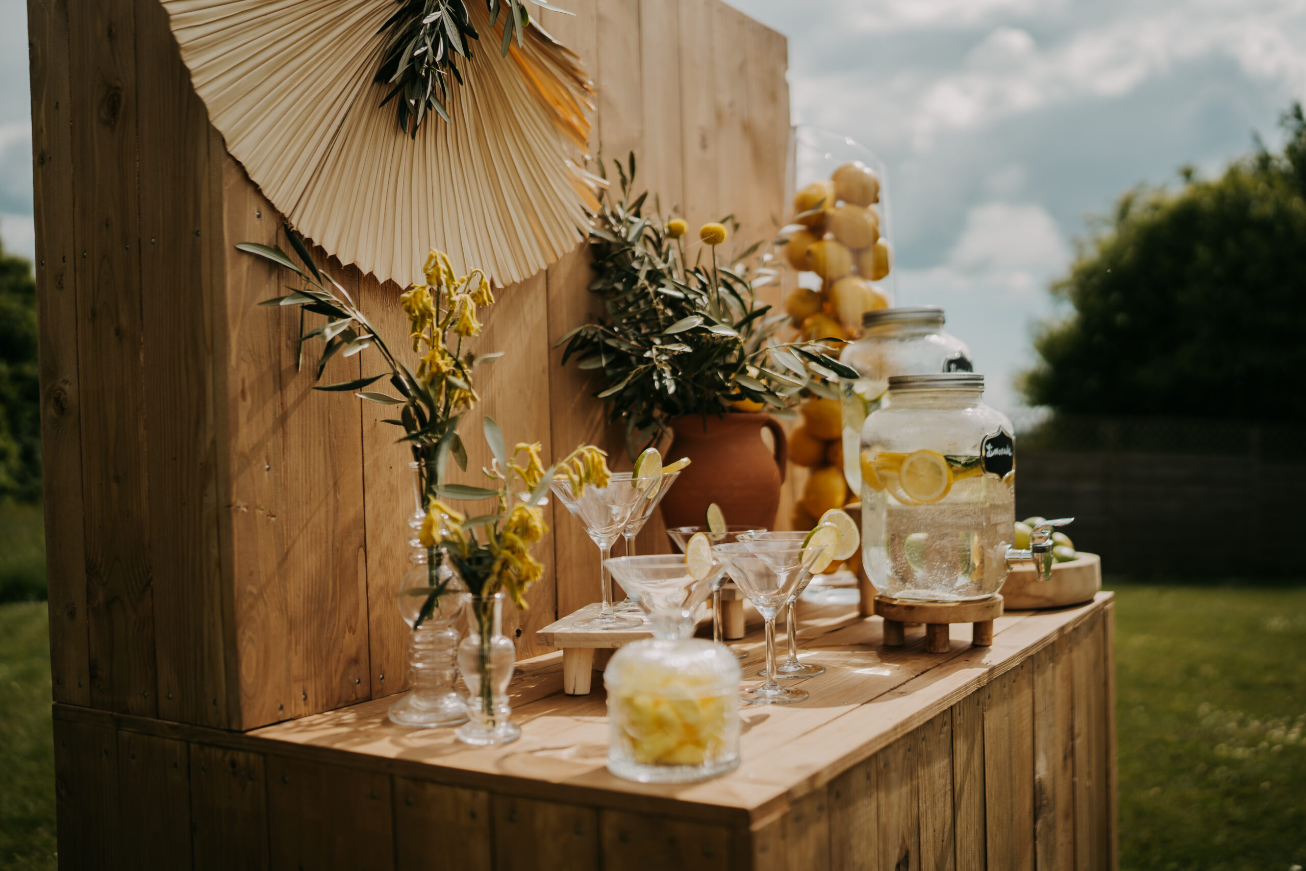 Chaises en bois en location Chaises en bois en location